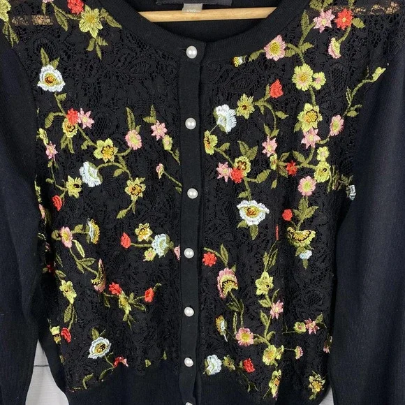 Karl Lagerfeld Lace Embroidered Pearl Button Up Cardigan Sweater Size Large - Picture 9 of 9